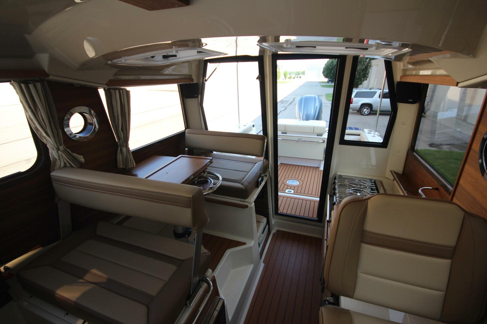 Slide: The Image of Ranger Tug R-27 Luxury Edition 2025 - 5157492