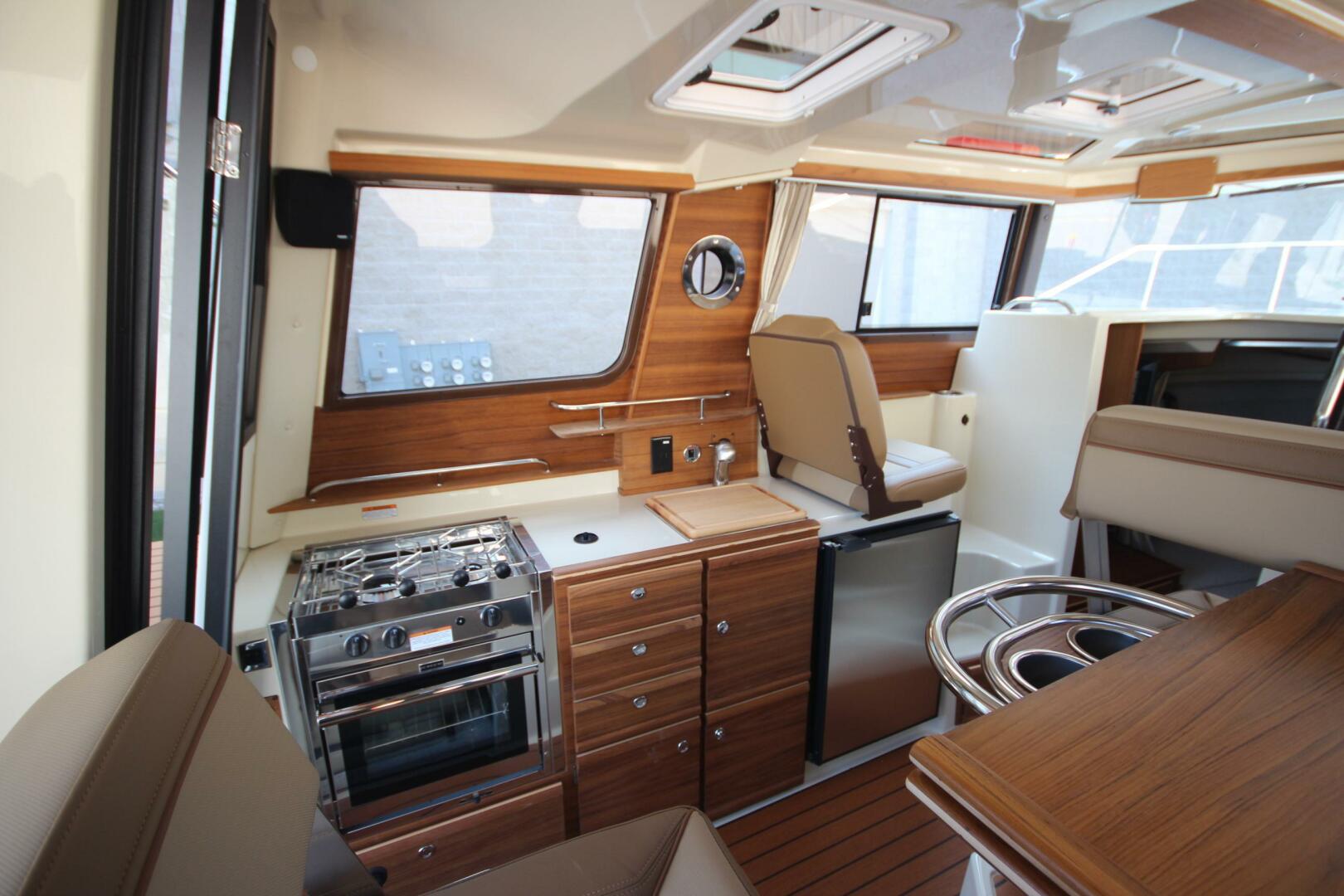 Slide: The Image of Ranger Tug R-27 Luxury Edition 2025 - 5157493