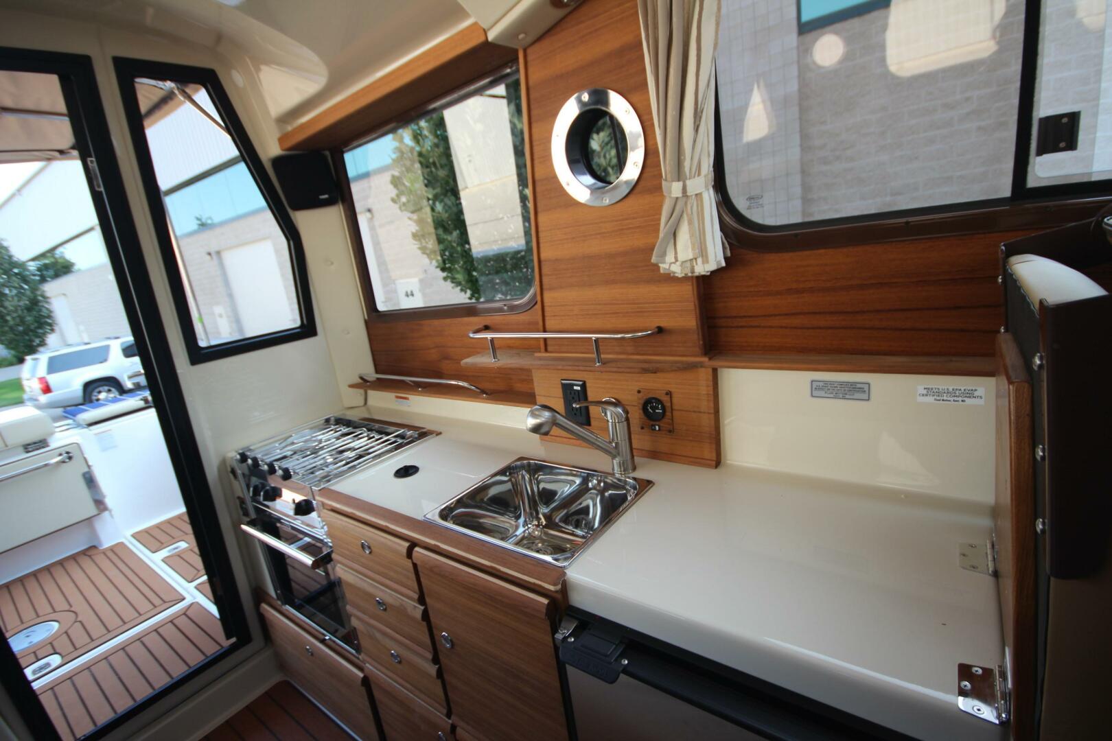 Slide: The Image of Ranger Tug R-27 Luxury Edition 2025 - 5157494