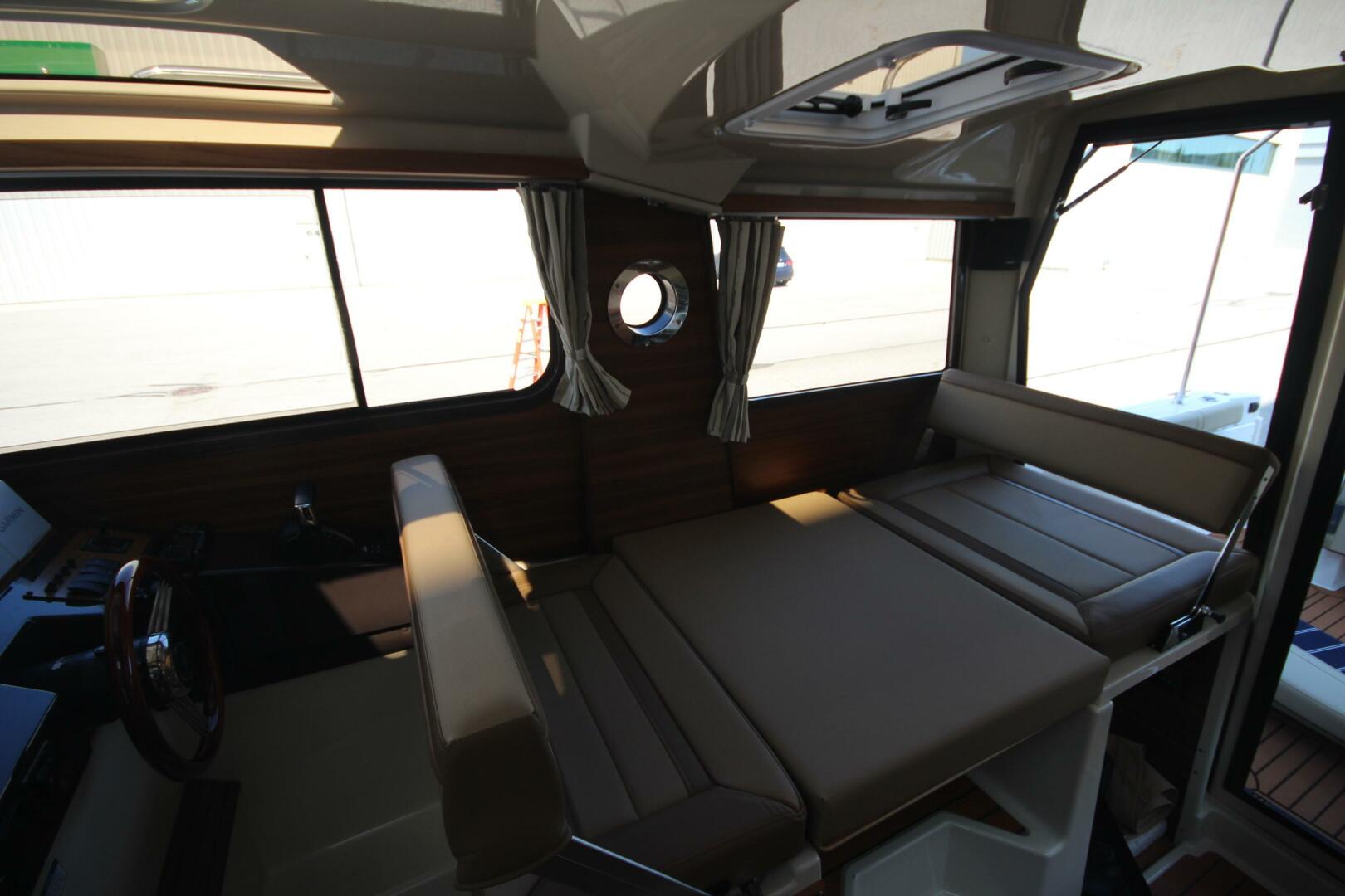 Slide: The Image of Ranger Tug R-27 Luxury Edition 2025 - 5157498