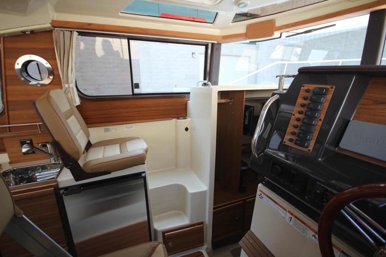 Slide: The Image of Ranger Tug R-27 Luxury Edition 2025 - 5157499