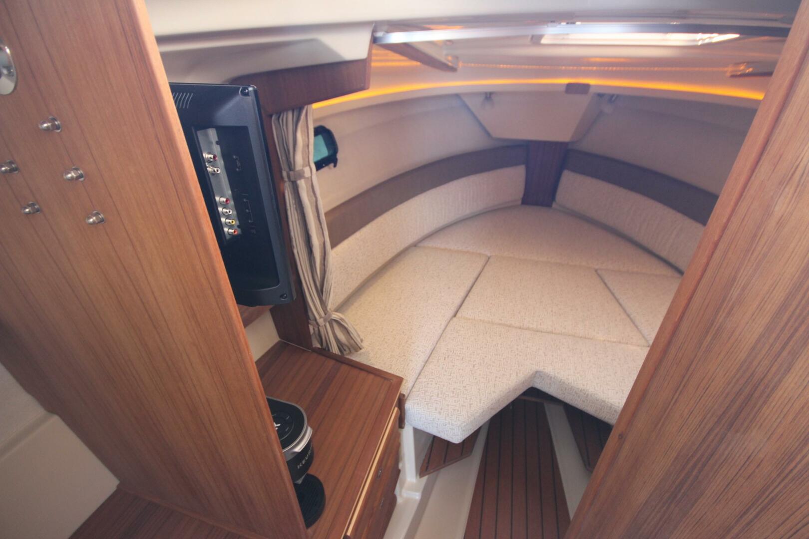 Slide: The Image of Ranger Tug R-27 Luxury Edition 2025 - 5157504