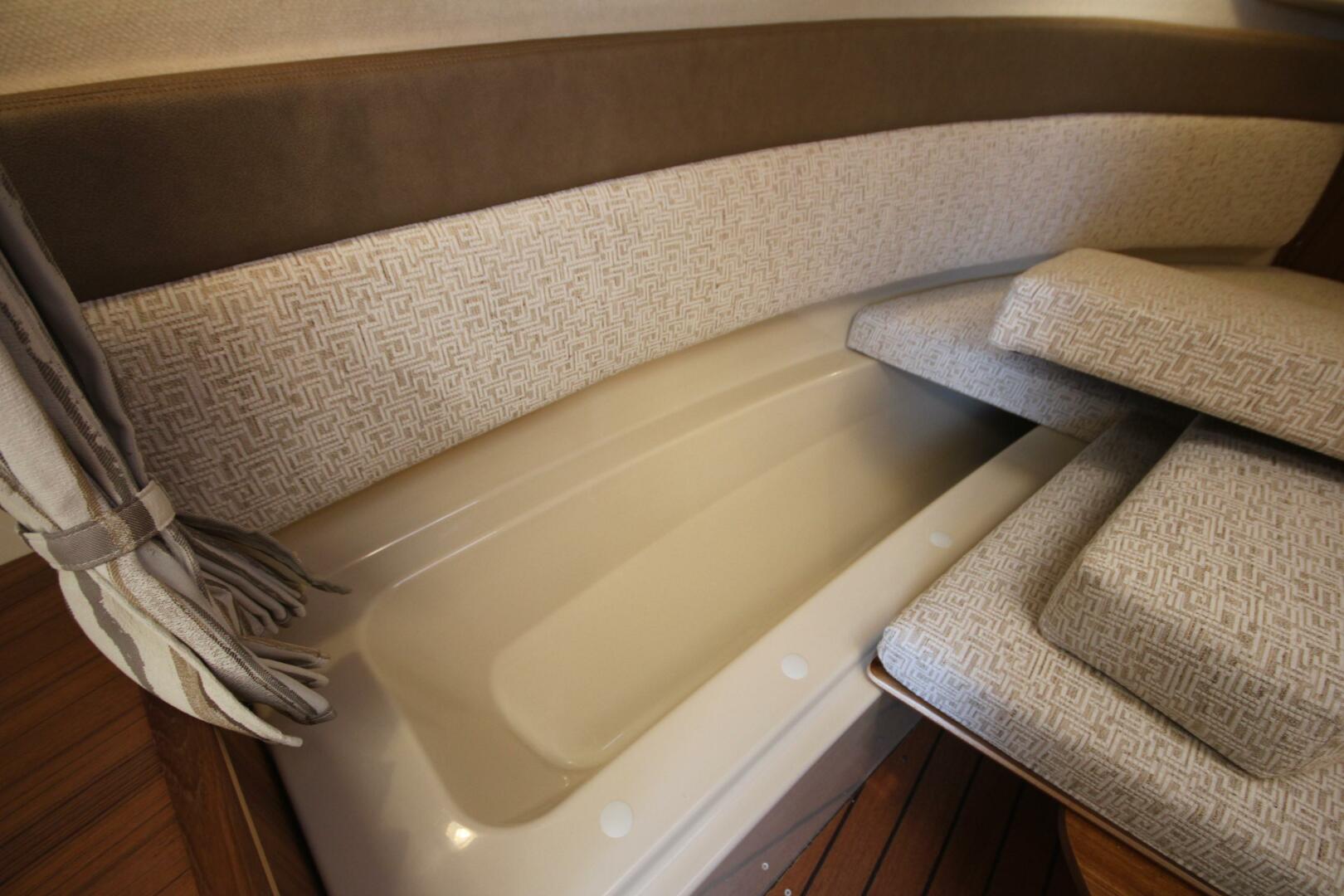 Slide: The Image of Ranger Tug R-27 Luxury Edition 2025 - 5157512