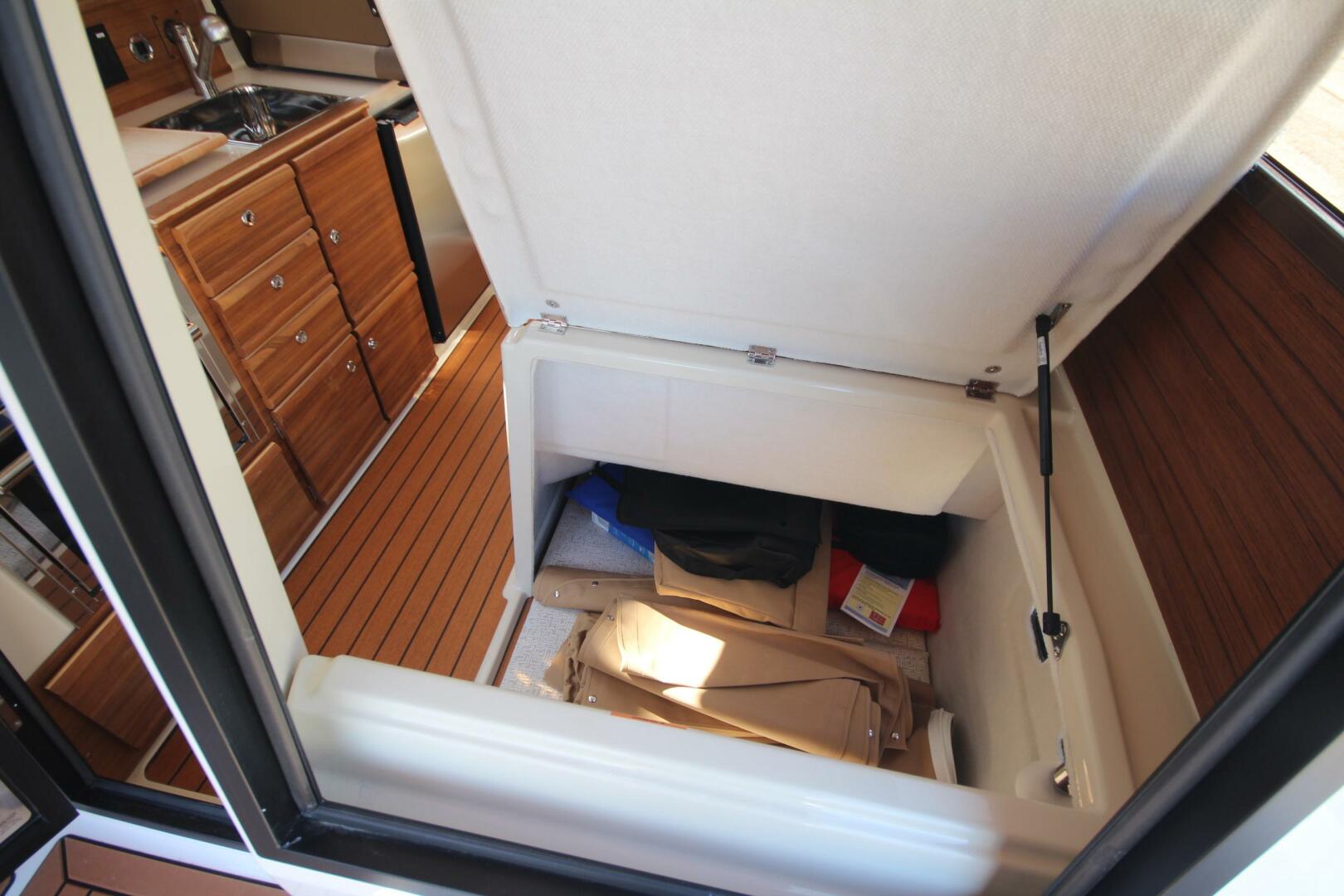 Slide: The Image of Ranger Tug R-27 Luxury Edition 2025 - 5157513