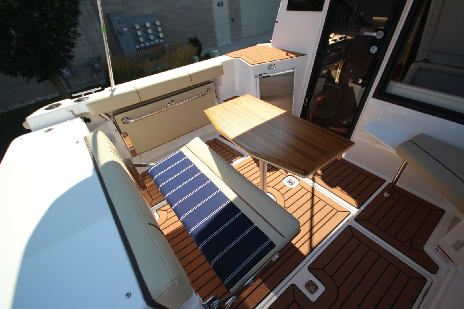 Slide: The Image of Ranger Tug R-27 Luxury Edition 2025 - 5157521