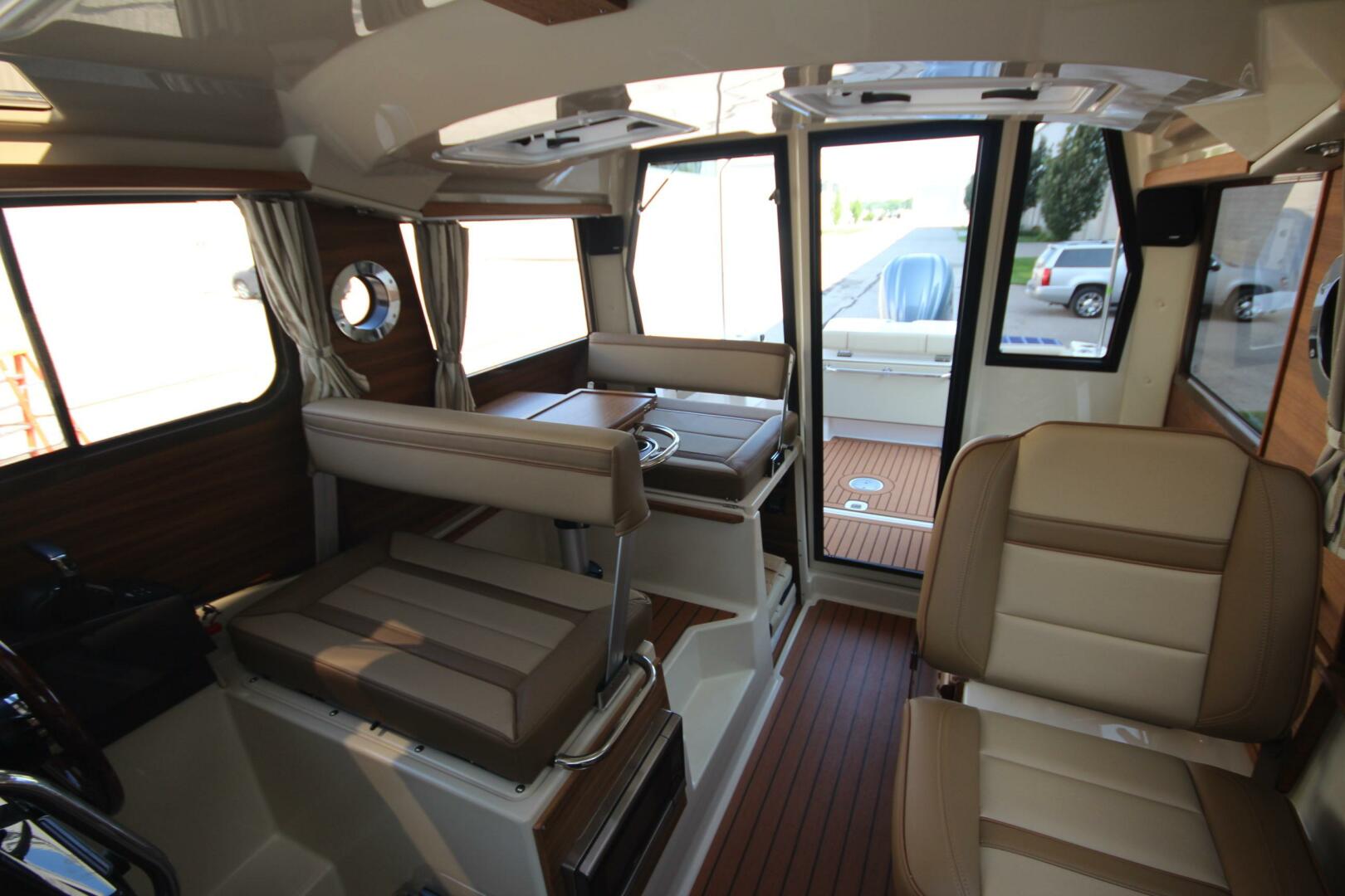 Slide: The Image of Ranger Tug R-27 Luxury Edition 2025 - 5157522