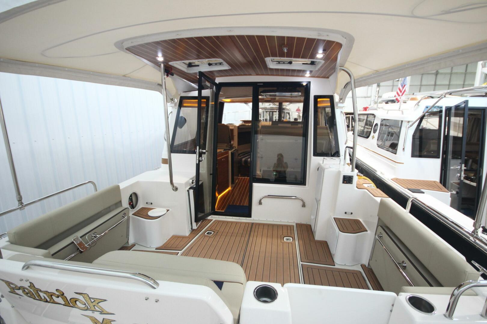 Slide: The Image of Ranger Tug R-29 Sedan Luxury Edition 2022 - 5312547