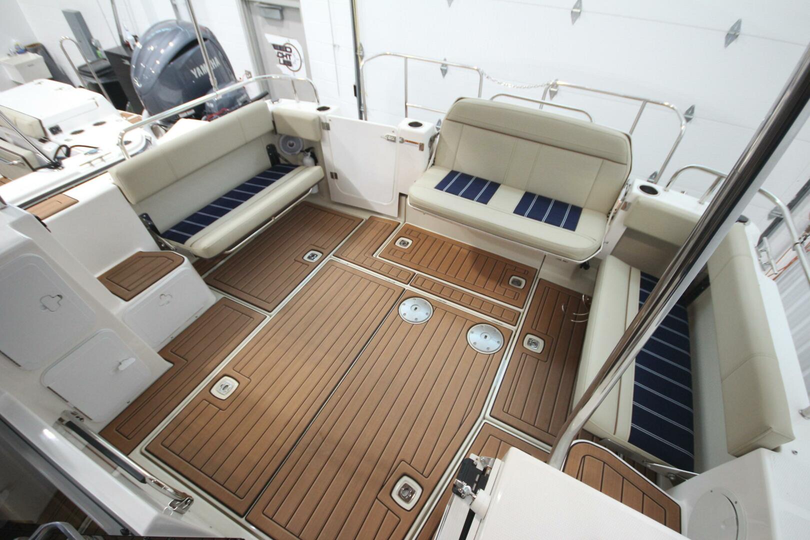 Slide: The Image of Ranger Tug R-29 Sedan Luxury Edition 2022 - 5312553