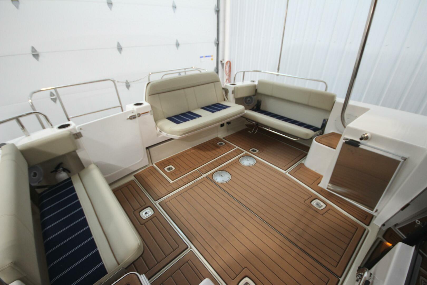 Slide: The Image of Ranger Tug R-29 Sedan Luxury Edition 2022 - 5312555