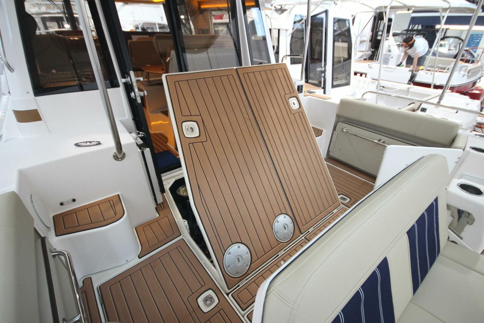Slide: The Image of Ranger Tug R-29 Sedan Luxury Edition 2022 - 5312568