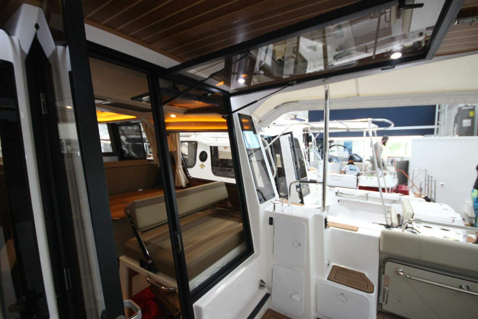 Slide: The Image of Ranger Tug R-29 Sedan Luxury Edition 2022 - 5312583