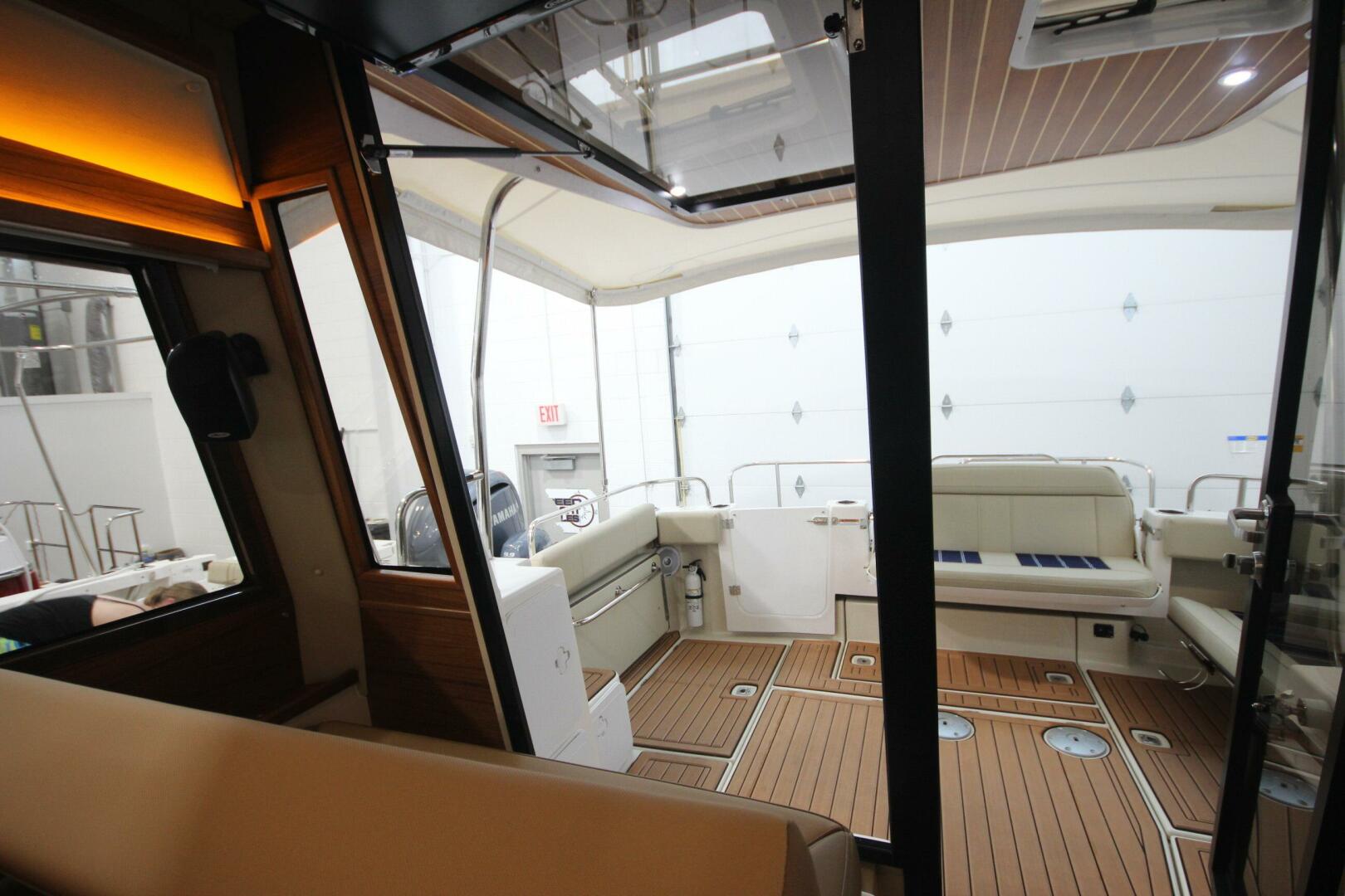 Slide: The Image of Ranger Tug R-29 Sedan Luxury Edition 2022 - 5312584