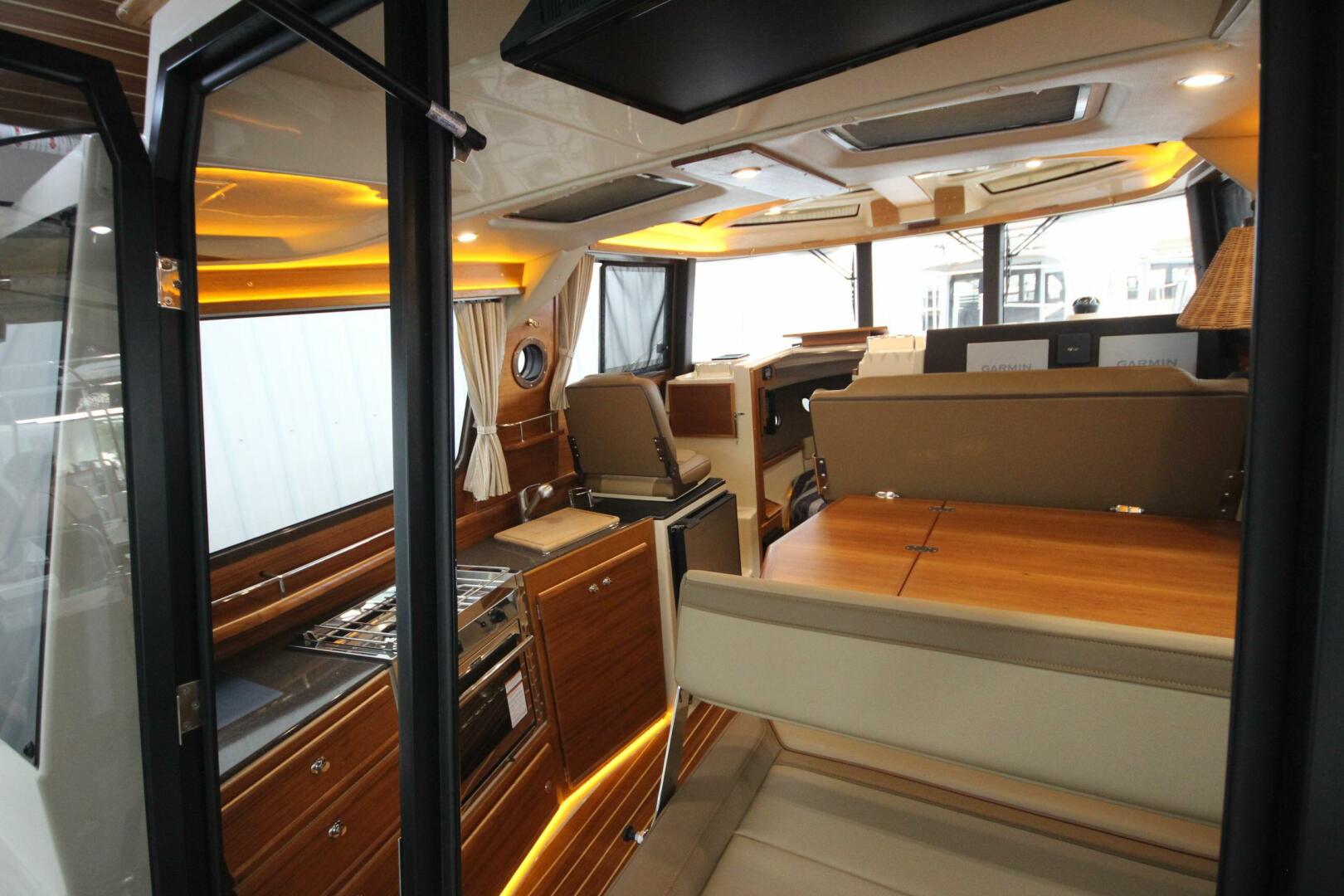 Slide: The Image of Ranger Tug R-29 Sedan Luxury Edition 2022 - 5312585