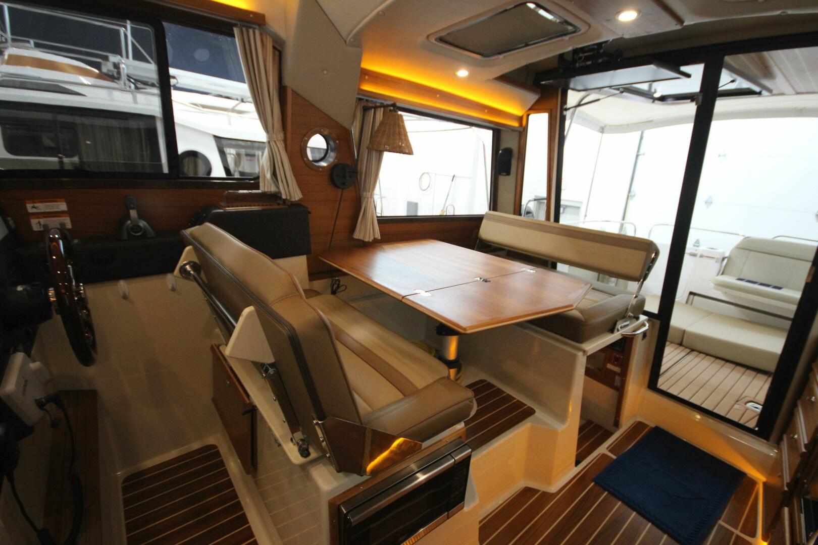 Slide: The Image of Ranger Tug R-29 Sedan Luxury Edition 2022 - 5312588