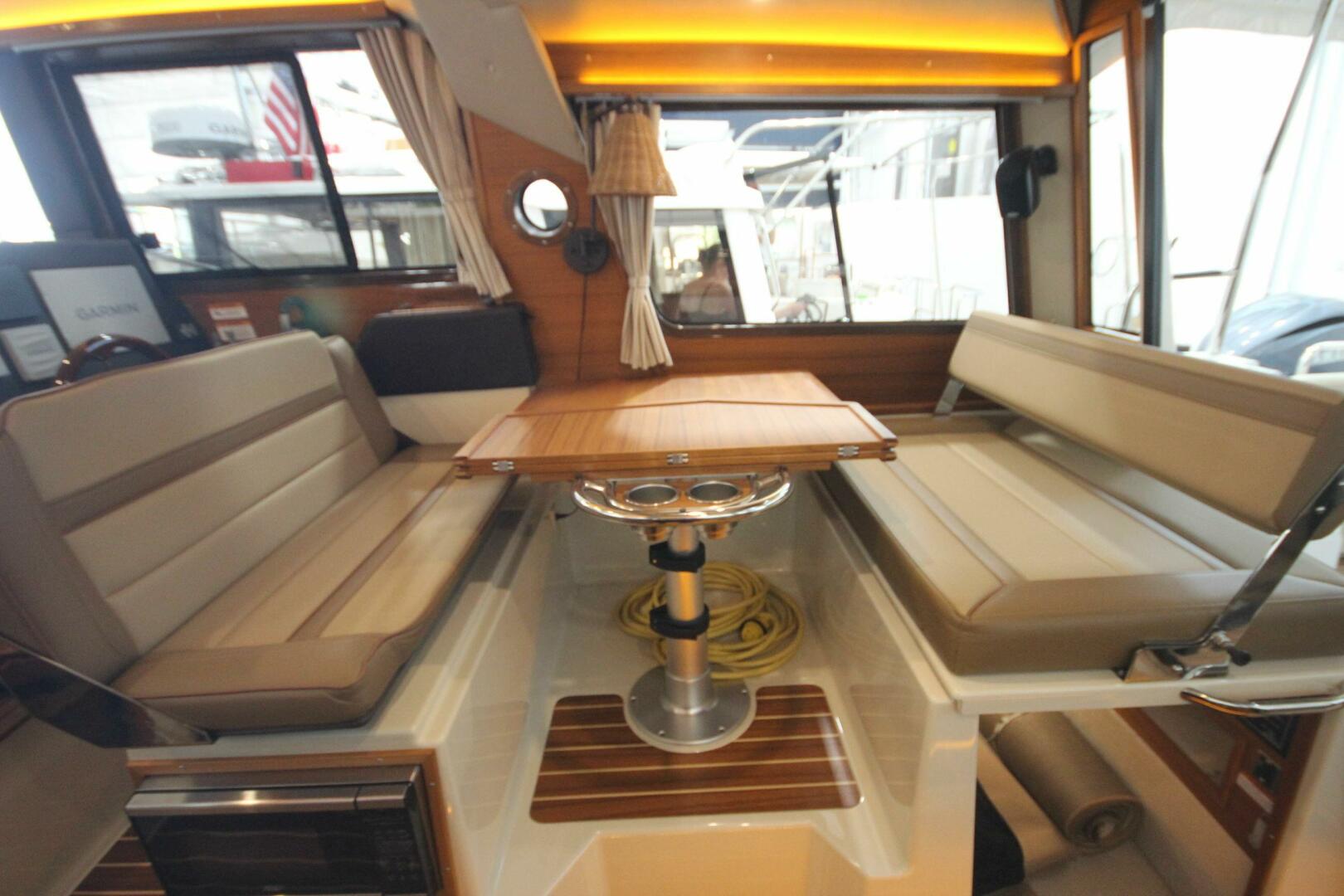 Slide: The Image of Ranger Tug R-29 Sedan Luxury Edition 2022 - 5312589