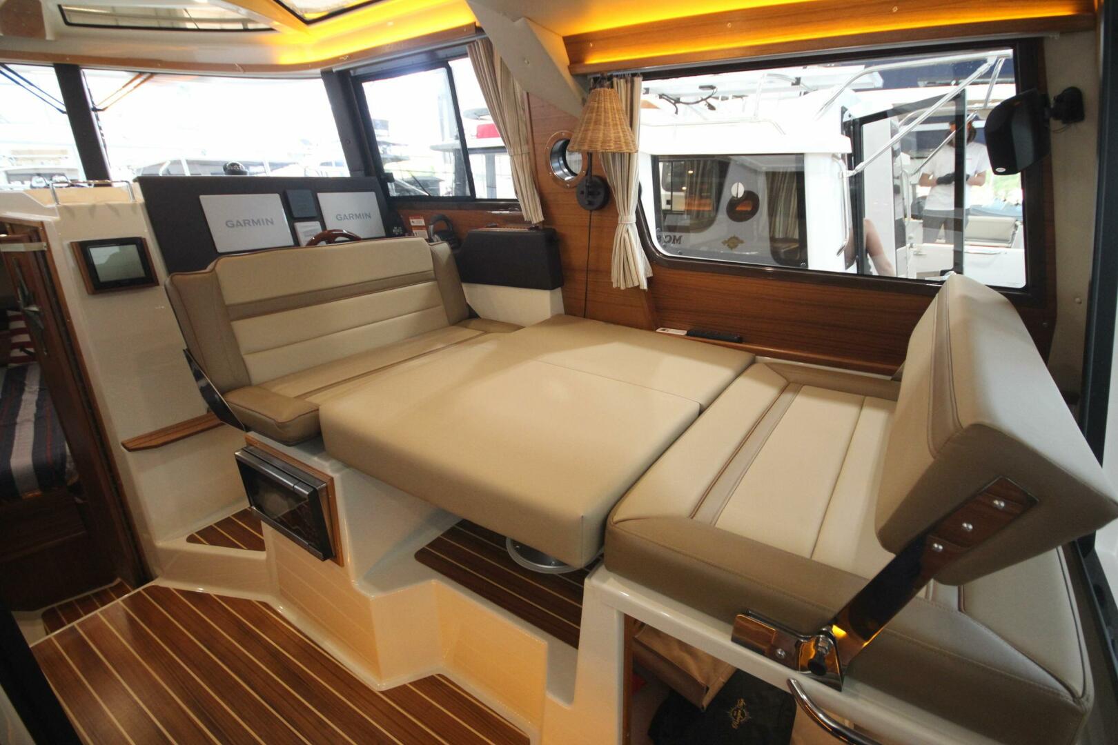 Slide: The Image of Ranger Tug R-29 Sedan Luxury Edition 2022 - 5312591