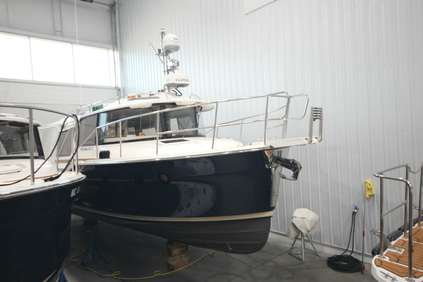 Slide: The Image of Ranger Tug R-29 Sedan Luxury Edition 2022 - 5312524