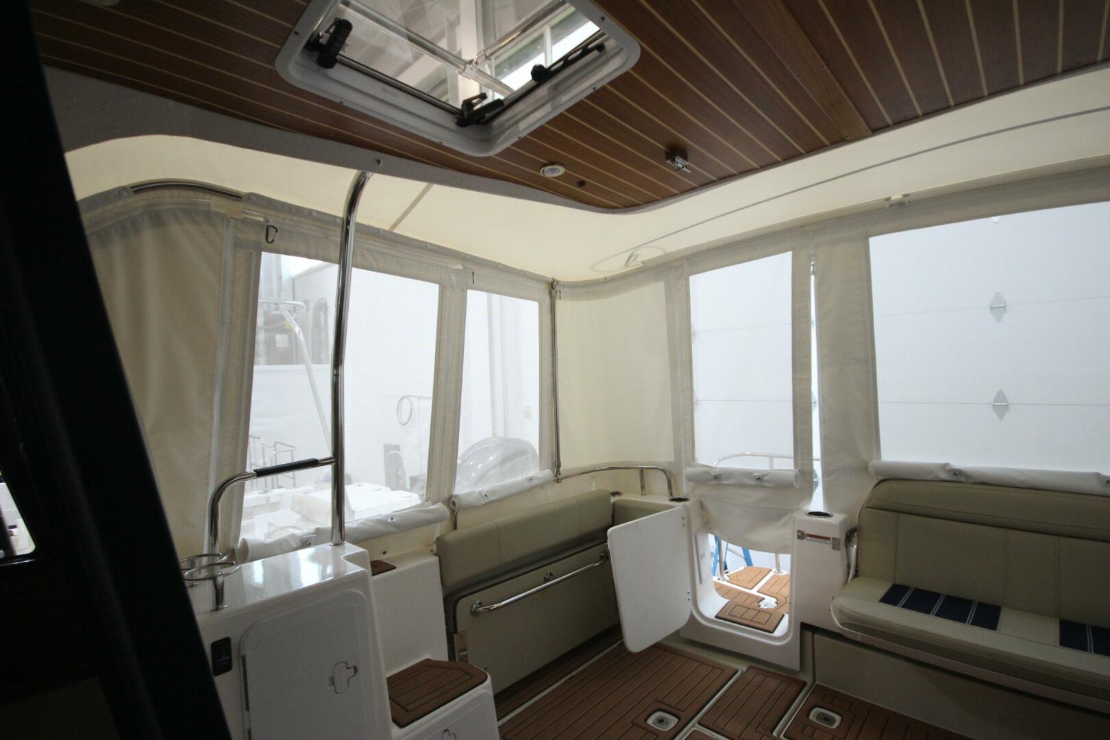 Slide: The Image of Ranger Tug R-29 Sedan Luxury Edition 2022 - 5312528