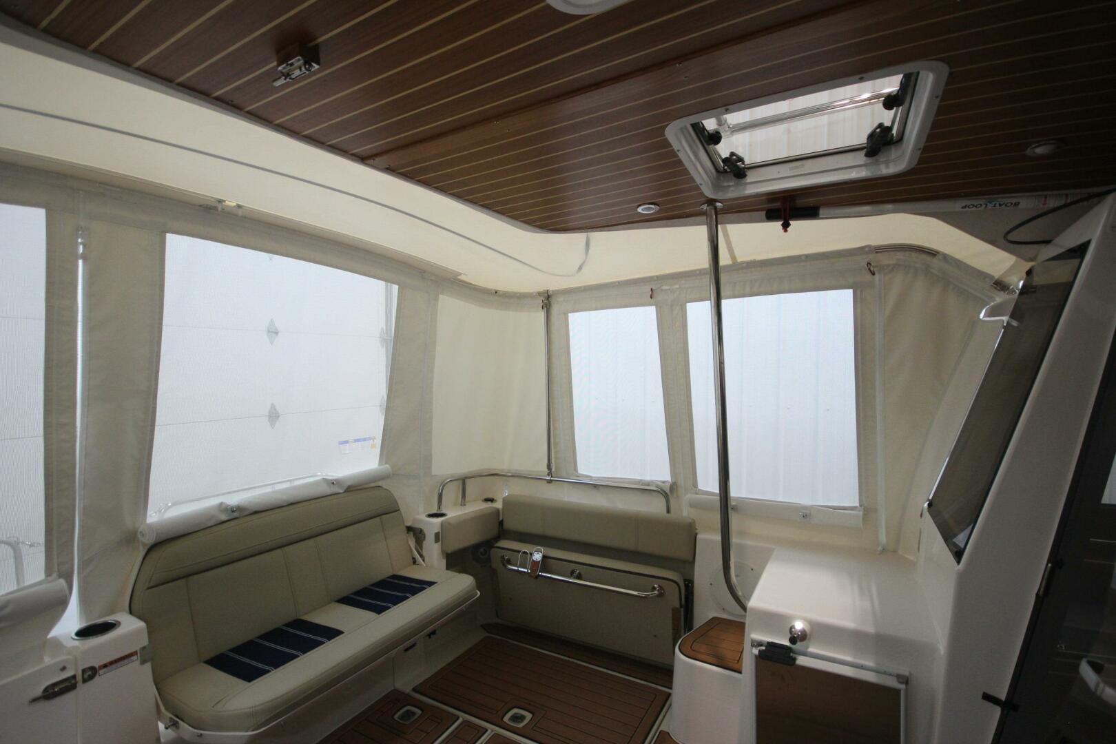 Slide: The Image of Ranger Tug R-29 Sedan Luxury Edition 2022 - 5312529