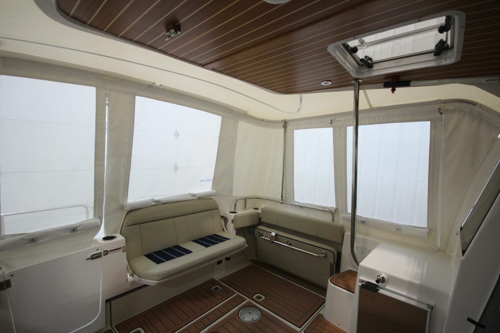 Slide: The Image of Ranger Tug R-29 Sedan Luxury Edition 2022 - 5312531