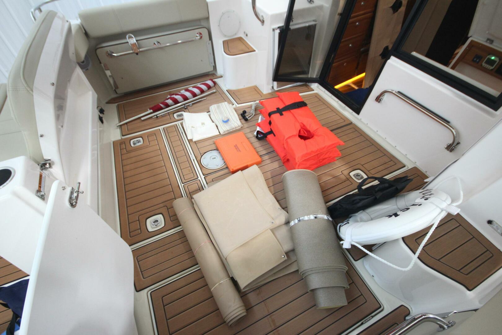 Slide: The Image of Ranger Tug R-29 Sedan Luxury Edition 2022 - 5312573