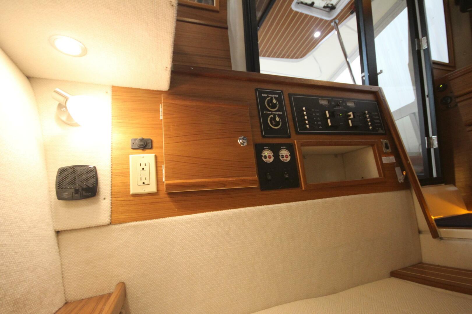 Slide: The Image of Ranger Tug R-29 Sedan Luxury Edition 2022 - 5312576