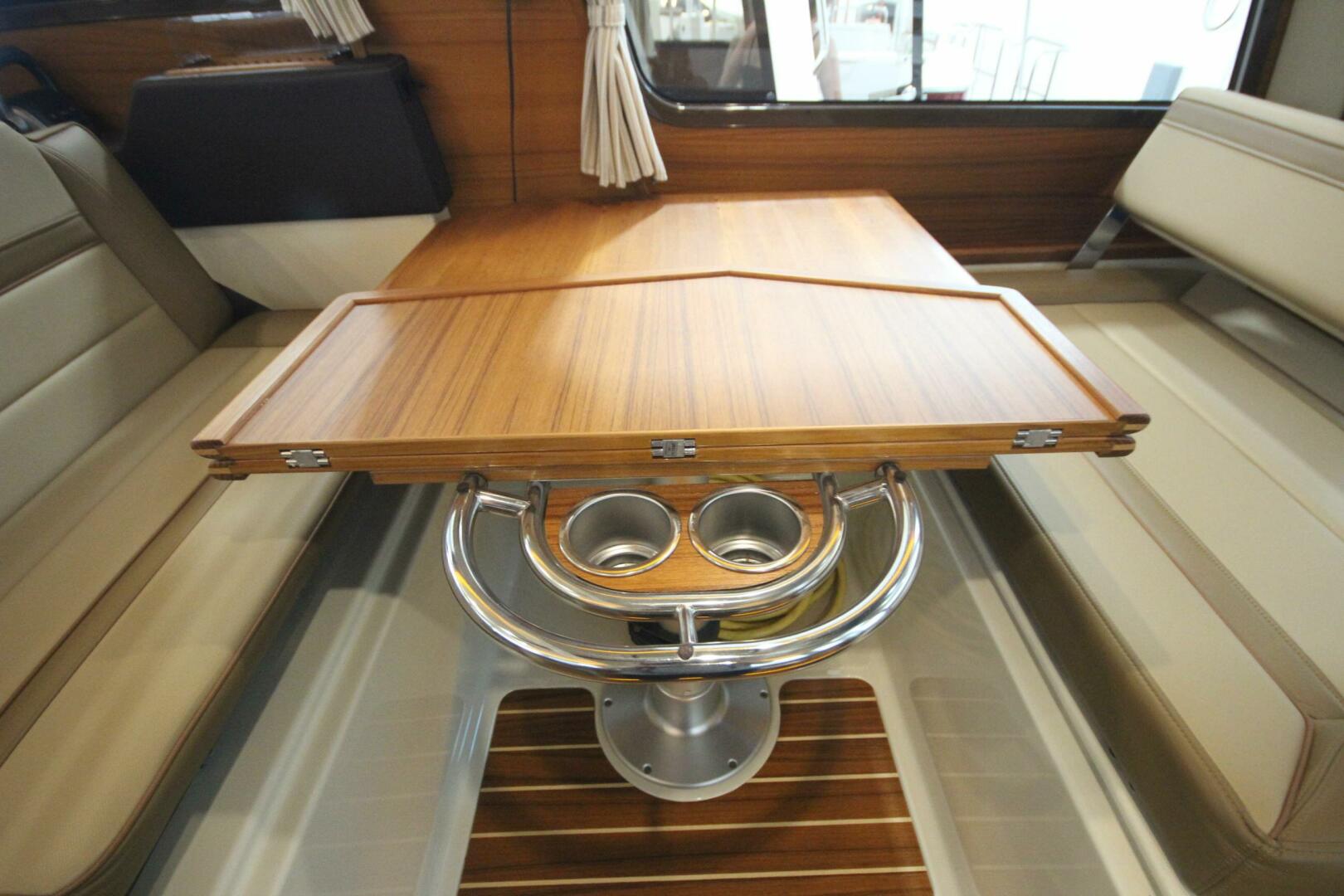 Slide: The Image of Ranger Tug R-29 Sedan Luxury Edition 2022 - 5312590