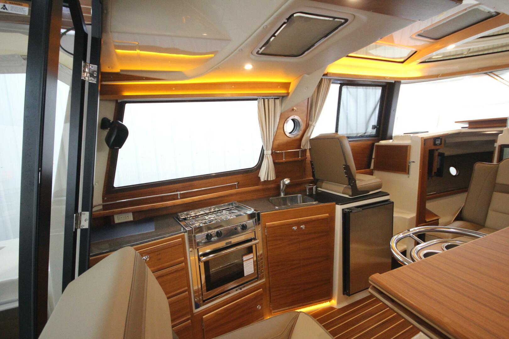 Slide: The Image of Ranger Tug R-29 Sedan Luxury Edition 2022 - 5312593