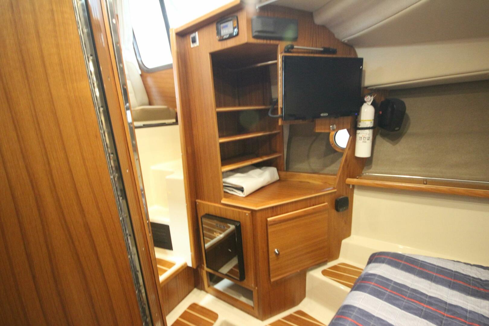 Slide: The Image of Ranger Tug R-29 Sedan Luxury Edition 2022 - 5312607