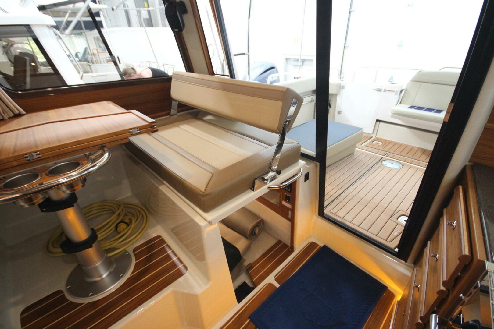 Slide: The Image of Ranger Tug R-29 Sedan Luxury Edition 2022 - 5312611