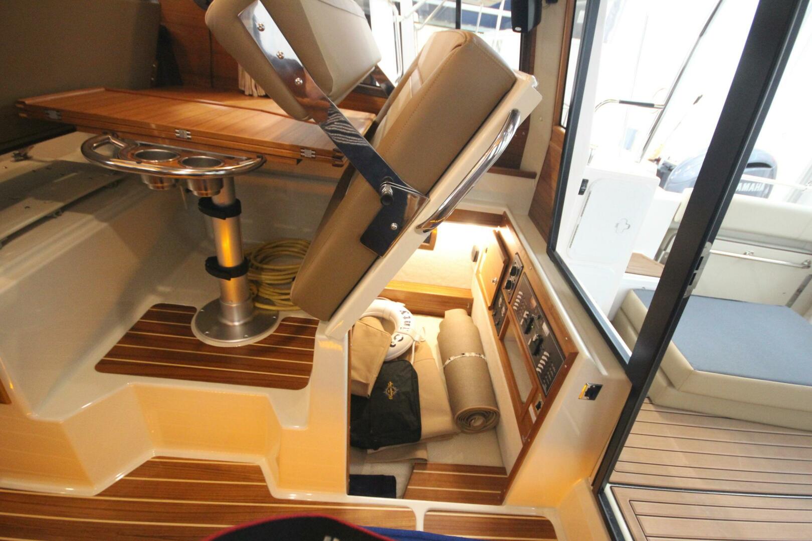 Slide: The Image of Ranger Tug R-29 Sedan Luxury Edition 2022 - 5312612