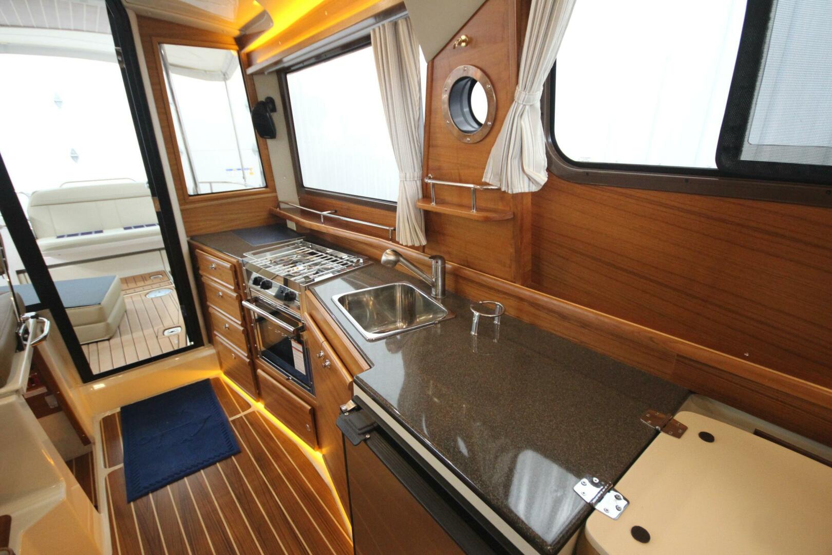 Slide: The Image of Ranger Tug R-29 Sedan Luxury Edition 2022 - 5312595