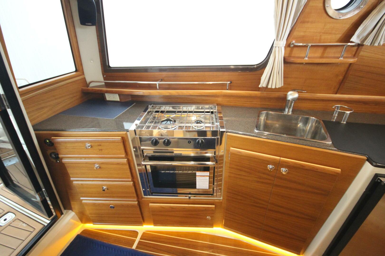 Slide: The Image of Ranger Tug R-29 Sedan Luxury Edition 2022 - 5312596