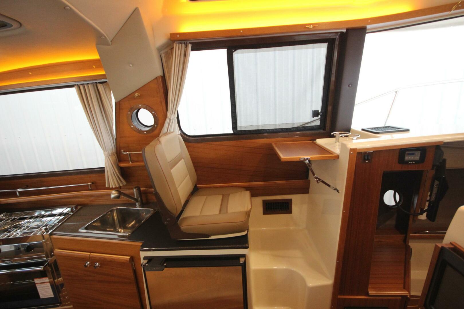 Slide: The Image of Ranger Tug R-29 Sedan Luxury Edition 2022 - 5312597