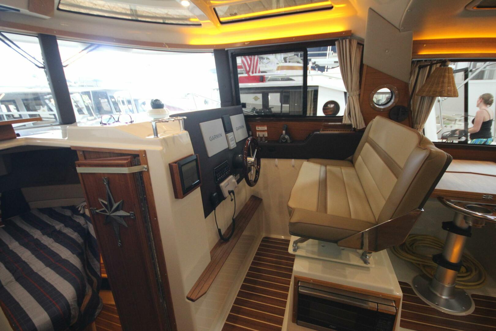 Slide: The Image of Ranger Tug R-29 Sedan Luxury Edition 2022 - 5312598