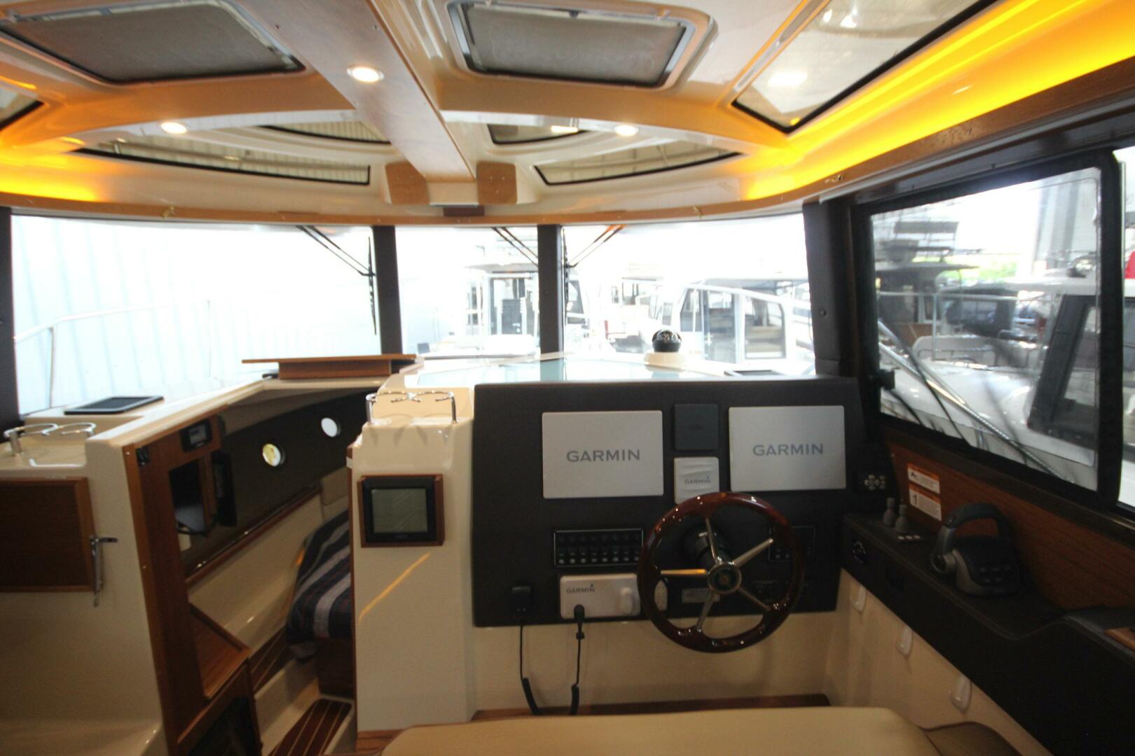 Slide: The Image of Ranger Tug R-29 Sedan Luxury Edition 2022 - 5312601