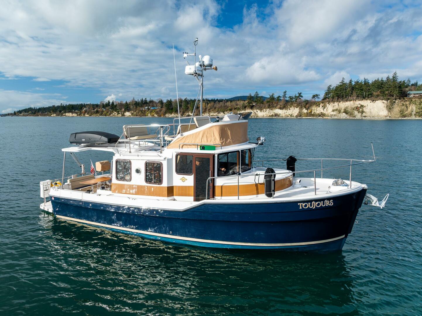 Slide: The Image of Ranger Tug R-31 CB 2021 - 4864311