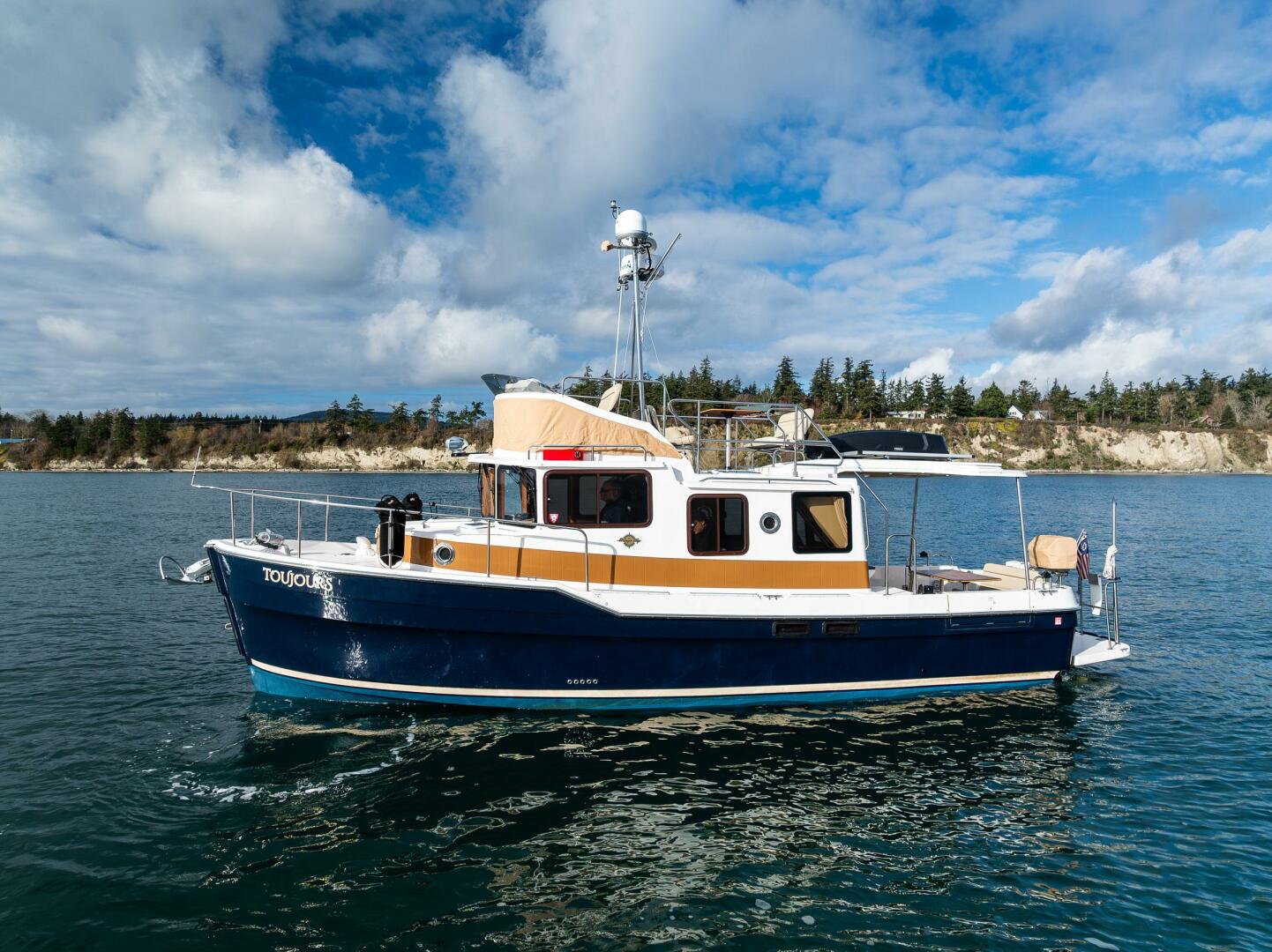 Slide: The Image of Ranger Tug R-31 CB 2021 - 4864361