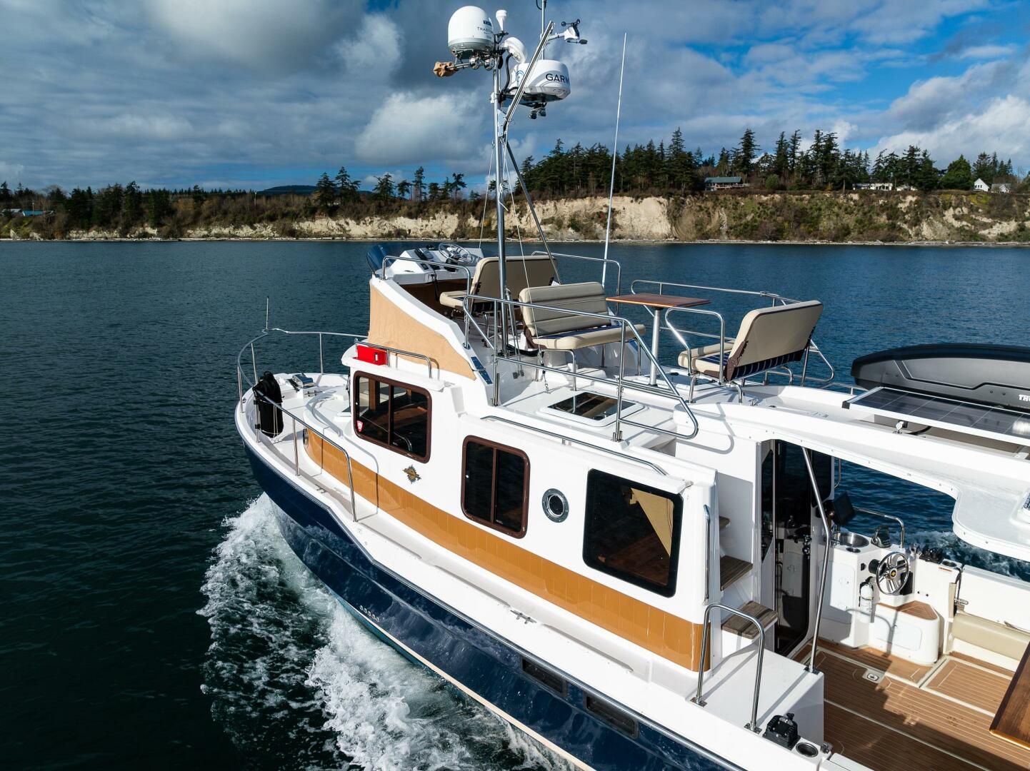 Slide: The Image of Ranger Tug R-31 CB 2021 - 4864365