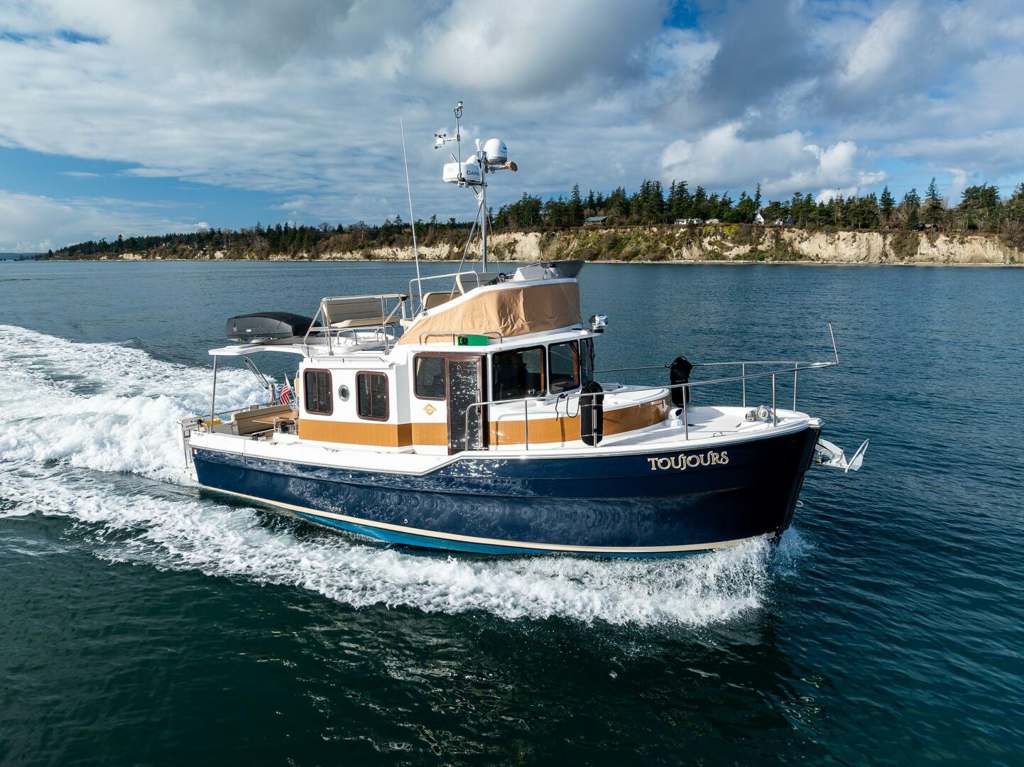 Slide: The Image of Ranger Tug R-31 CB 2021 - 4864368