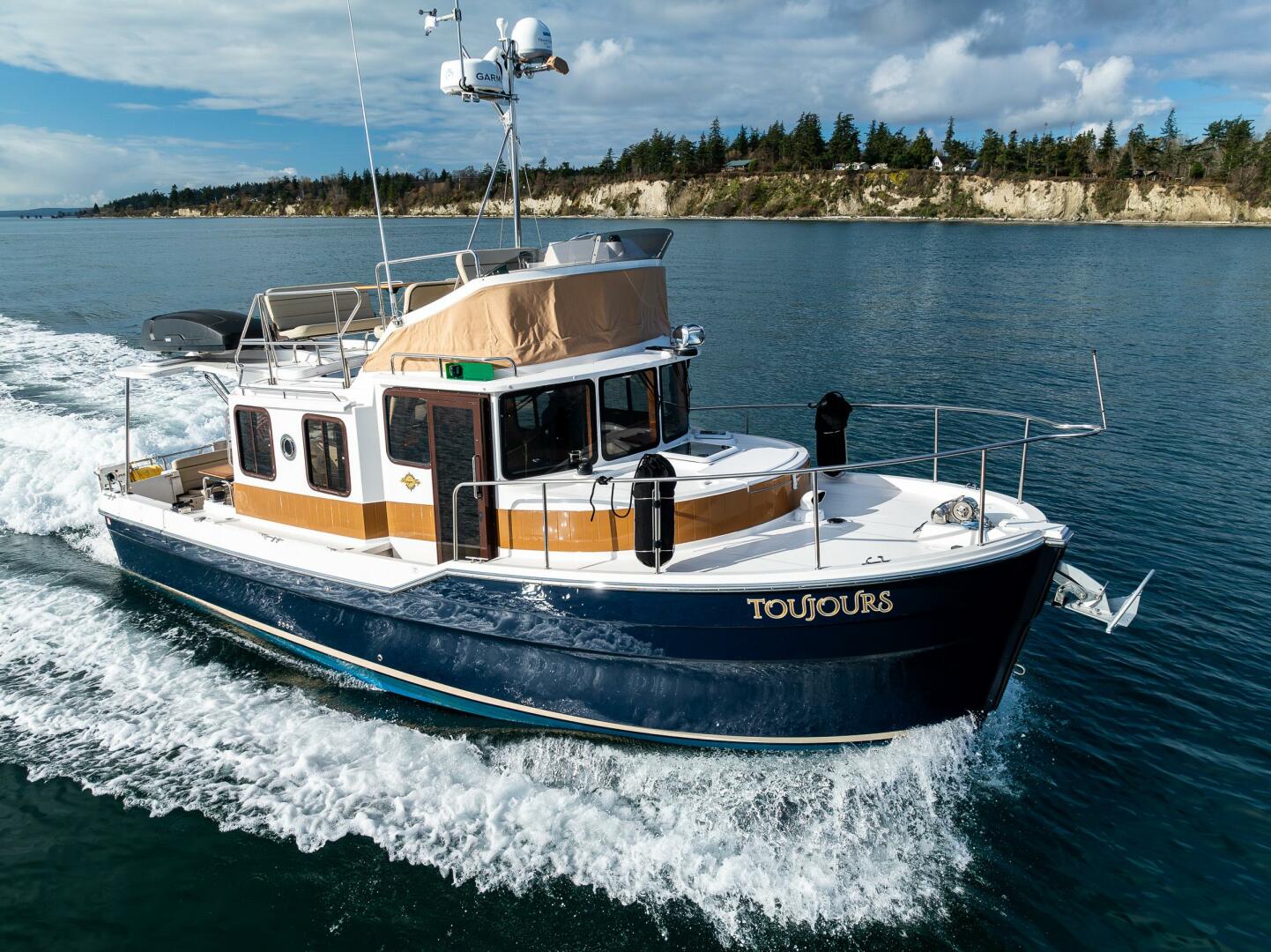 Slide: The Image of Ranger Tug R-31 CB 2021 - 4864369