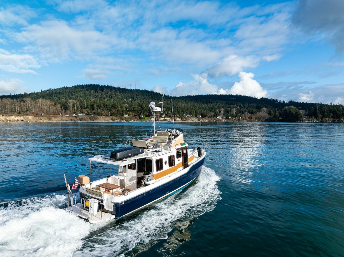 Slide: The Image of Ranger Tug R-31 CB 2021 - 4864372