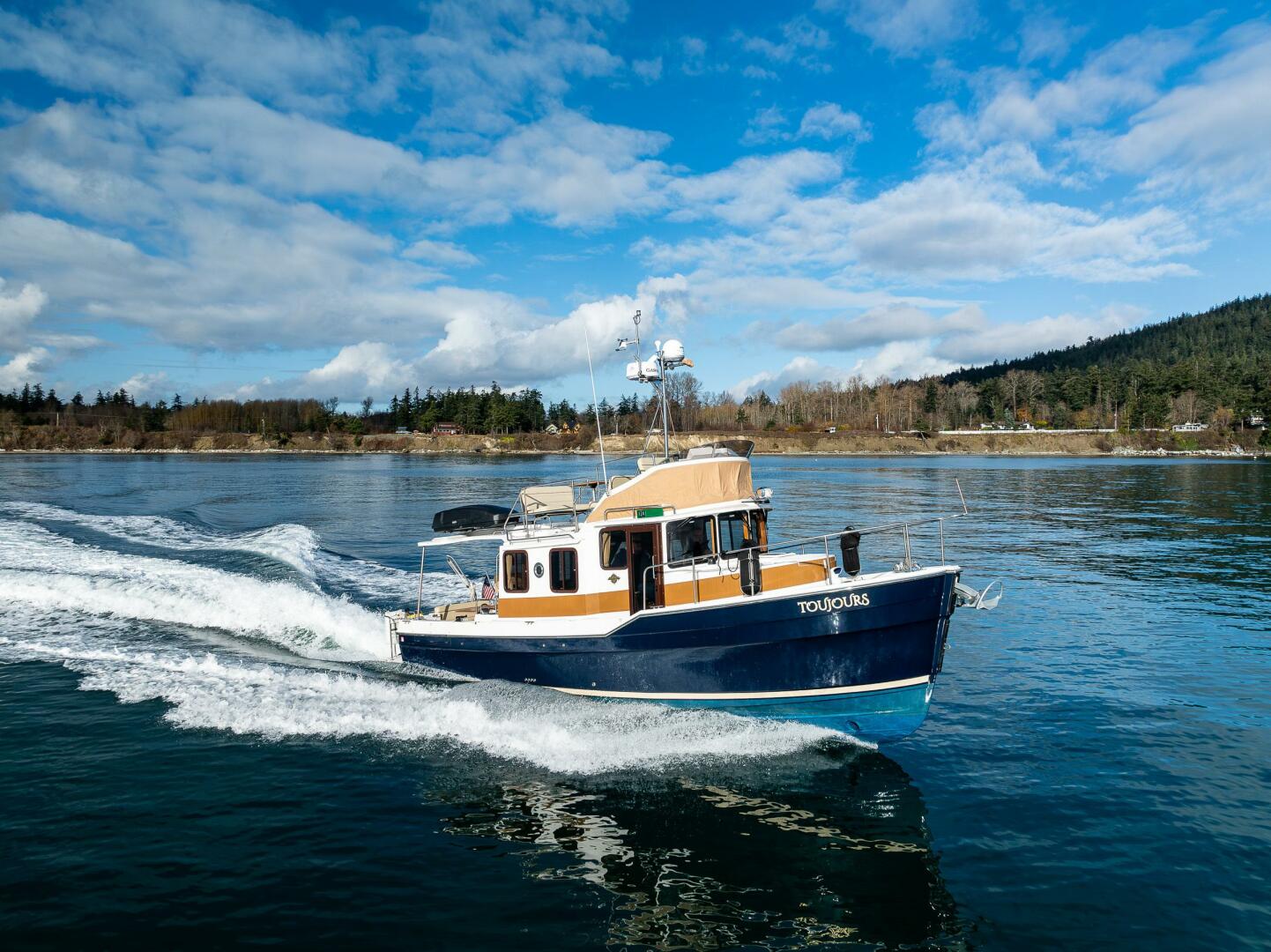 Slide: The Image of Ranger Tug R-31 CB 2021 - 4864373