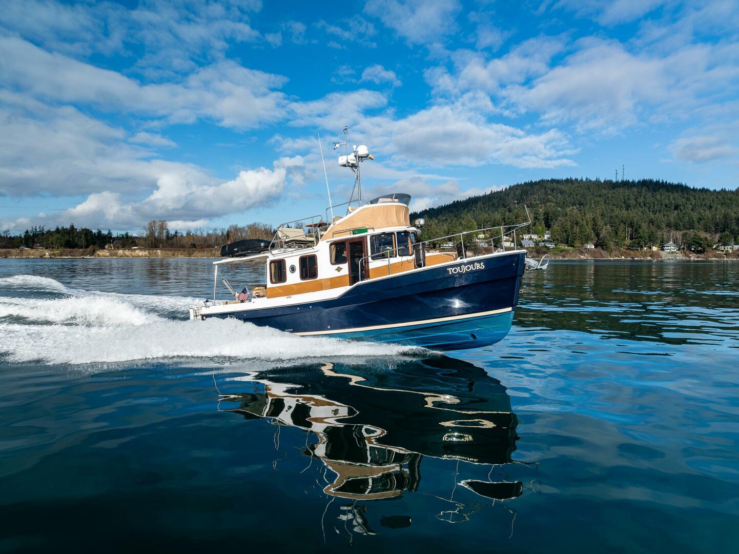 Slide: The Image of Ranger Tug R-31 CB 2021 - 4864374