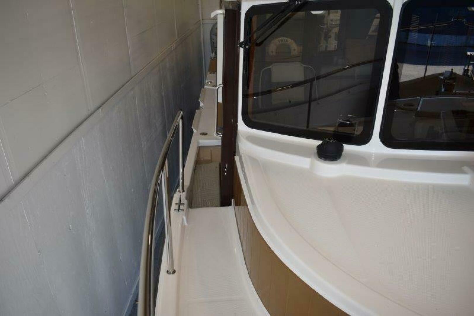 Slide: The Image of Ranger Tug R-31 Command Bridge Luxury Edition 2018 - 5154677