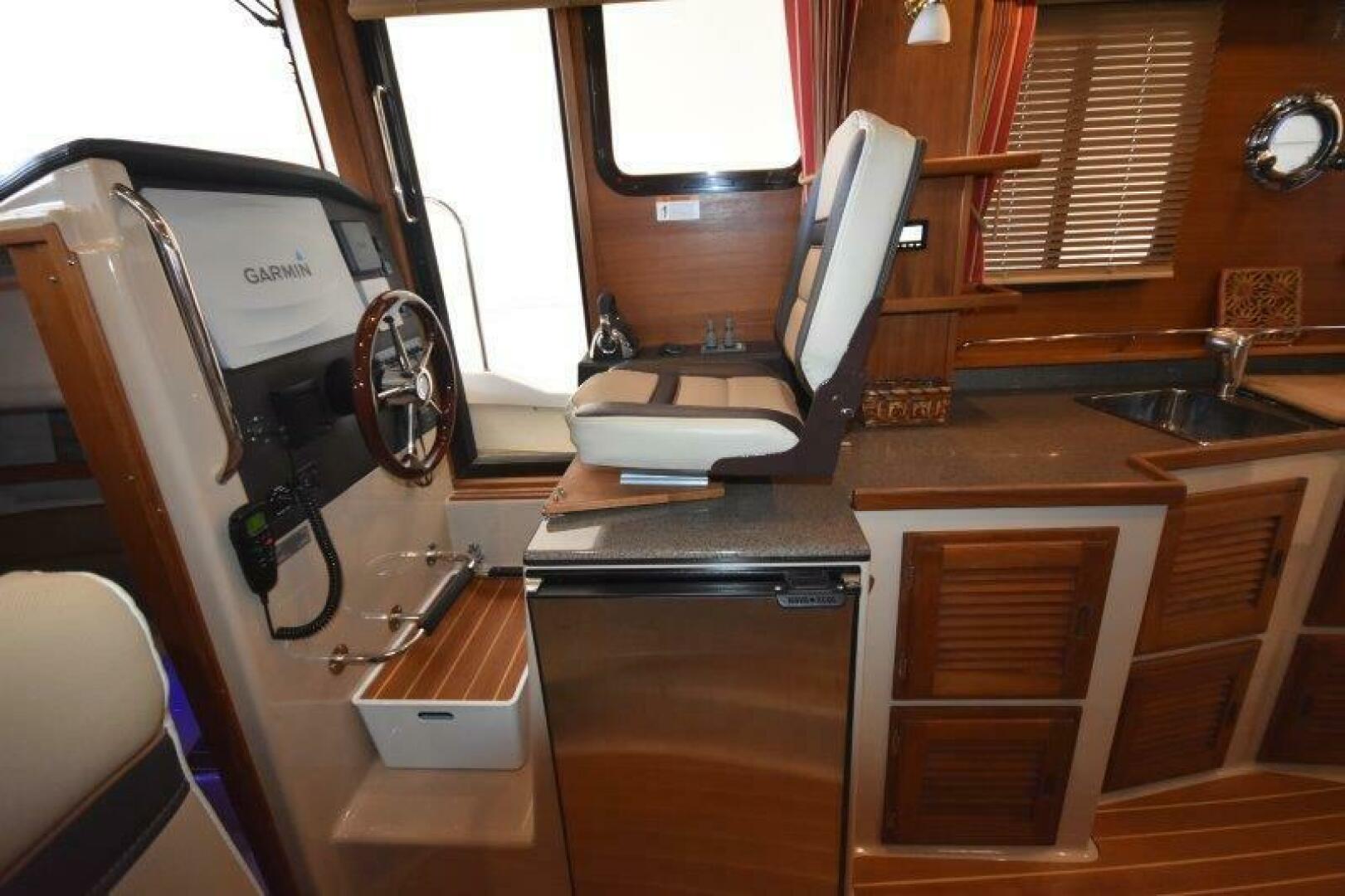 Slide: The Image of Ranger Tug R-31 Command Bridge Luxury Edition 2018 - 5154701