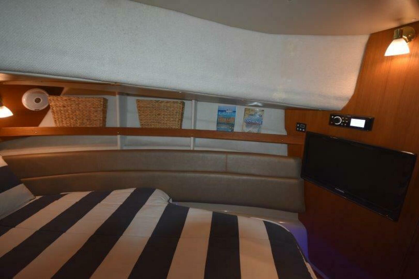 Slide: The Image of Ranger Tug R-31 Command Bridge Luxury Edition 2018 - 5154711