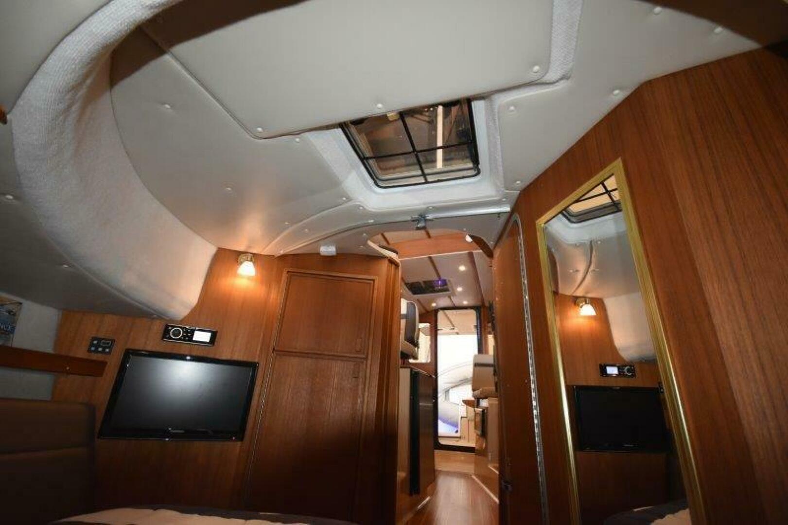 Slide: The Image of Ranger Tug R-31 Command Bridge Luxury Edition 2018 - 5154714