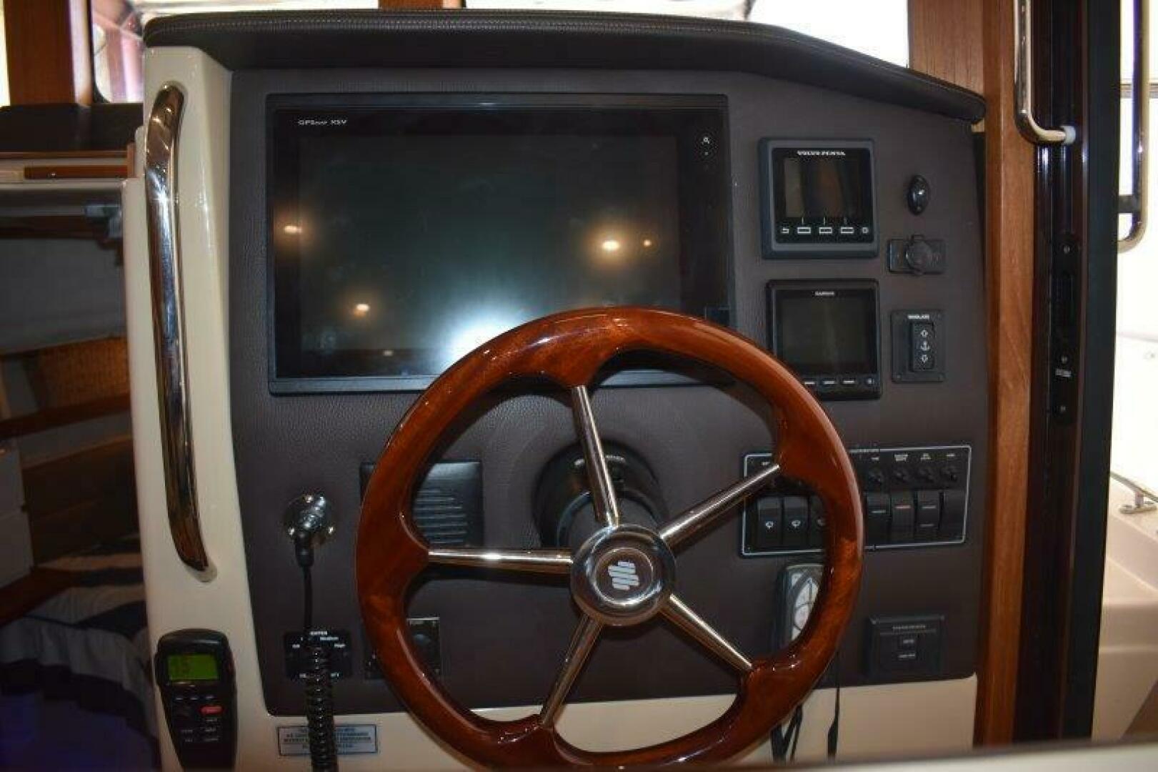 Slide: The Image of Ranger Tug R-31 Command Bridge Luxury Edition 2018 - 5154724