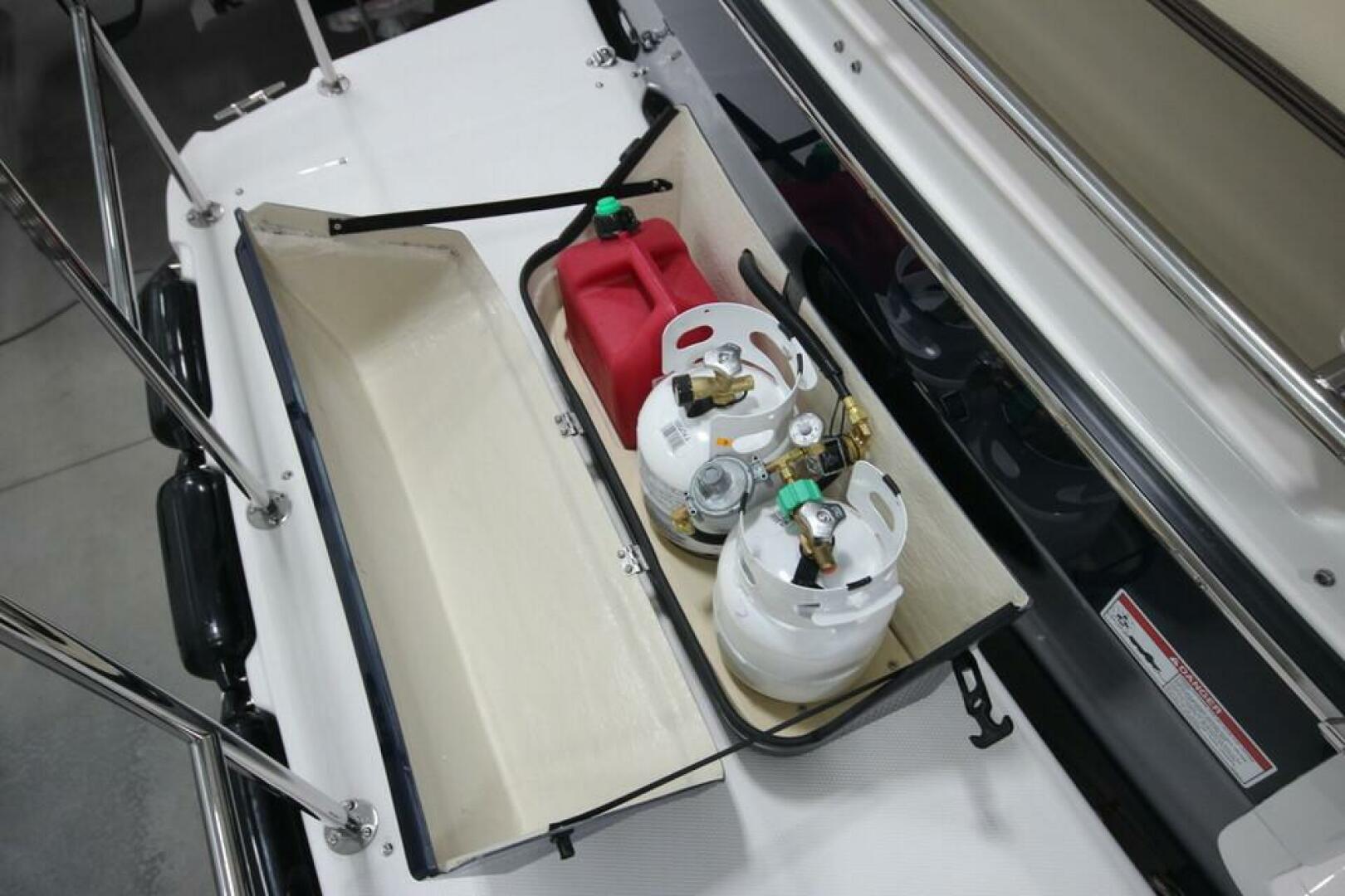 Slide: The Image of Ranger Tug R-31 Command Bridge Luxury Edition 2025 - 5157105